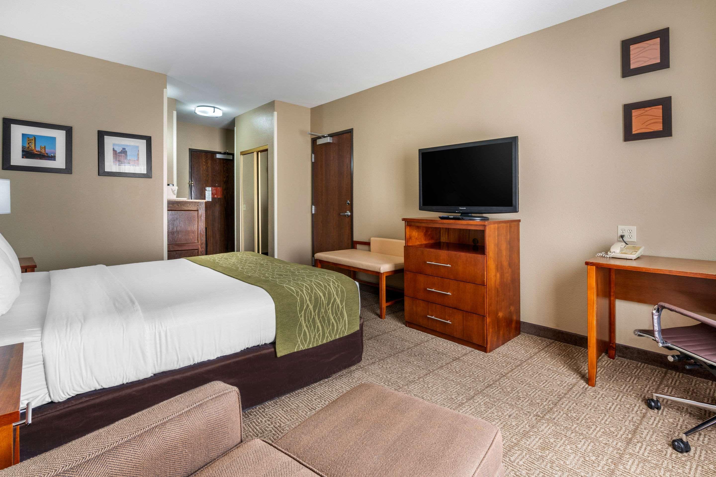 Comfort Inn & Suites Sacramento - University Area Экстерьер фото