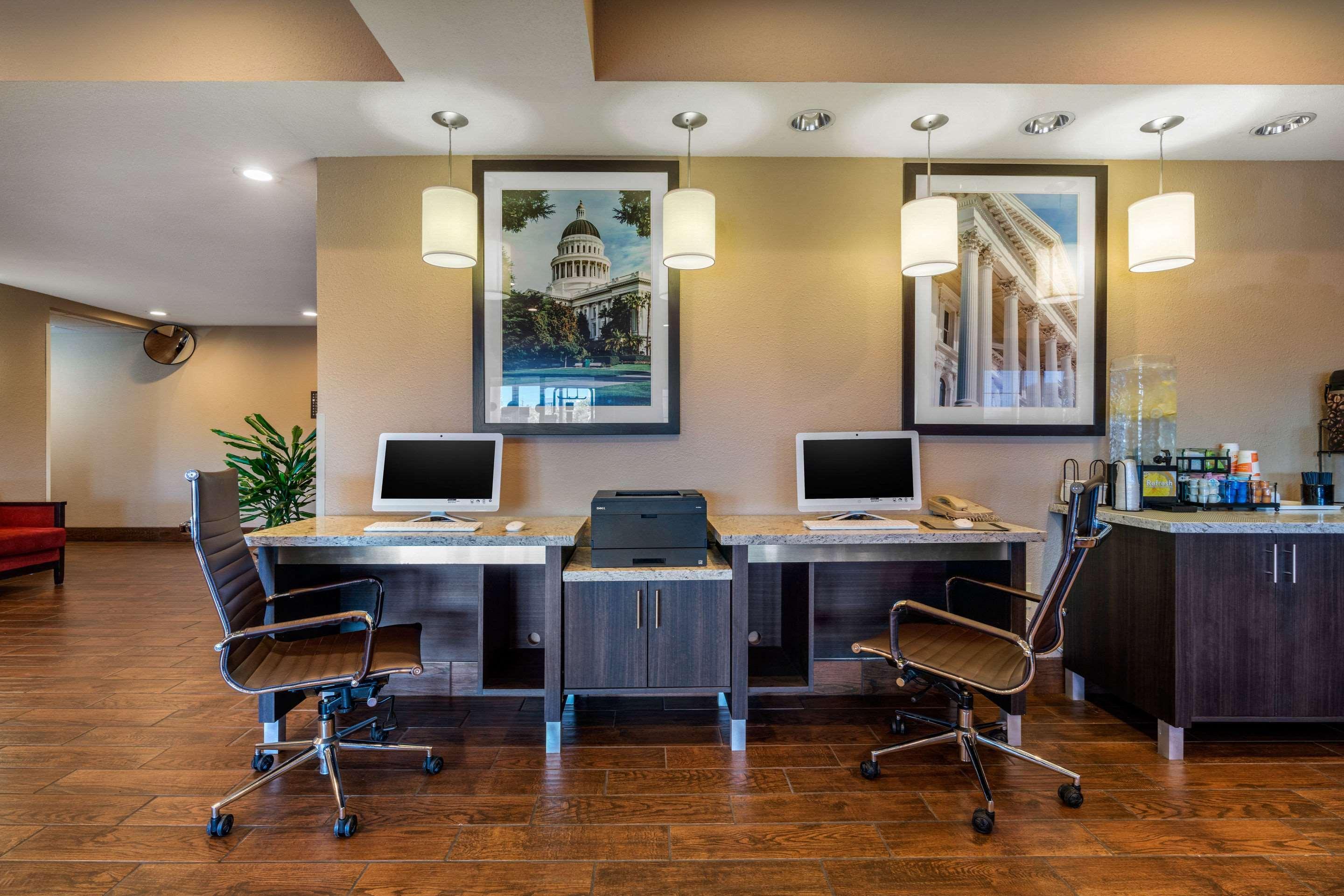 Comfort Inn & Suites Sacramento - University Area Экстерьер фото
