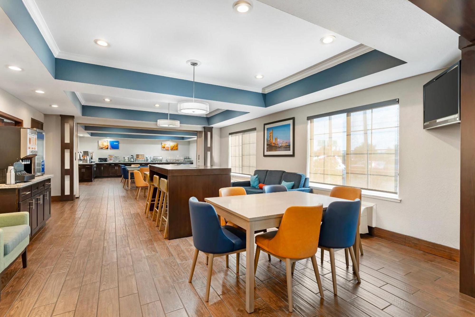 Comfort Inn & Suites Sacramento - University Area Экстерьер фото