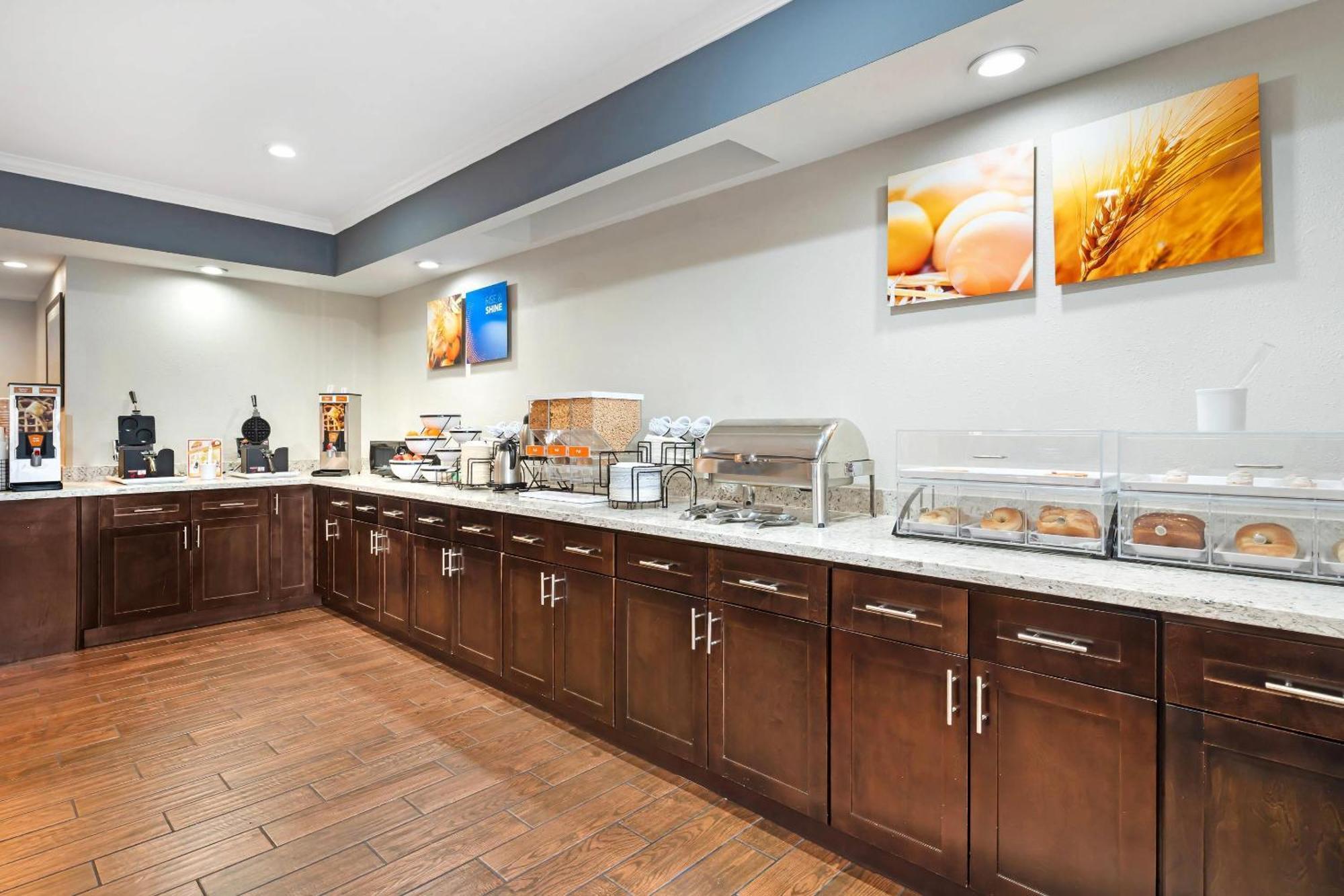 Comfort Inn & Suites Sacramento - University Area Экстерьер фото