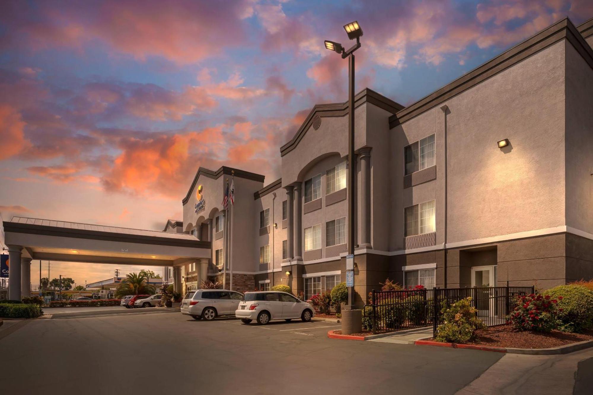 Comfort Inn & Suites Sacramento - University Area Экстерьер фото